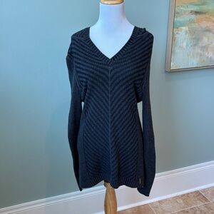 Eddie Bauer Women’s Hooded V-Neck Sweater Small Gray Black Chevron Knit Pullover